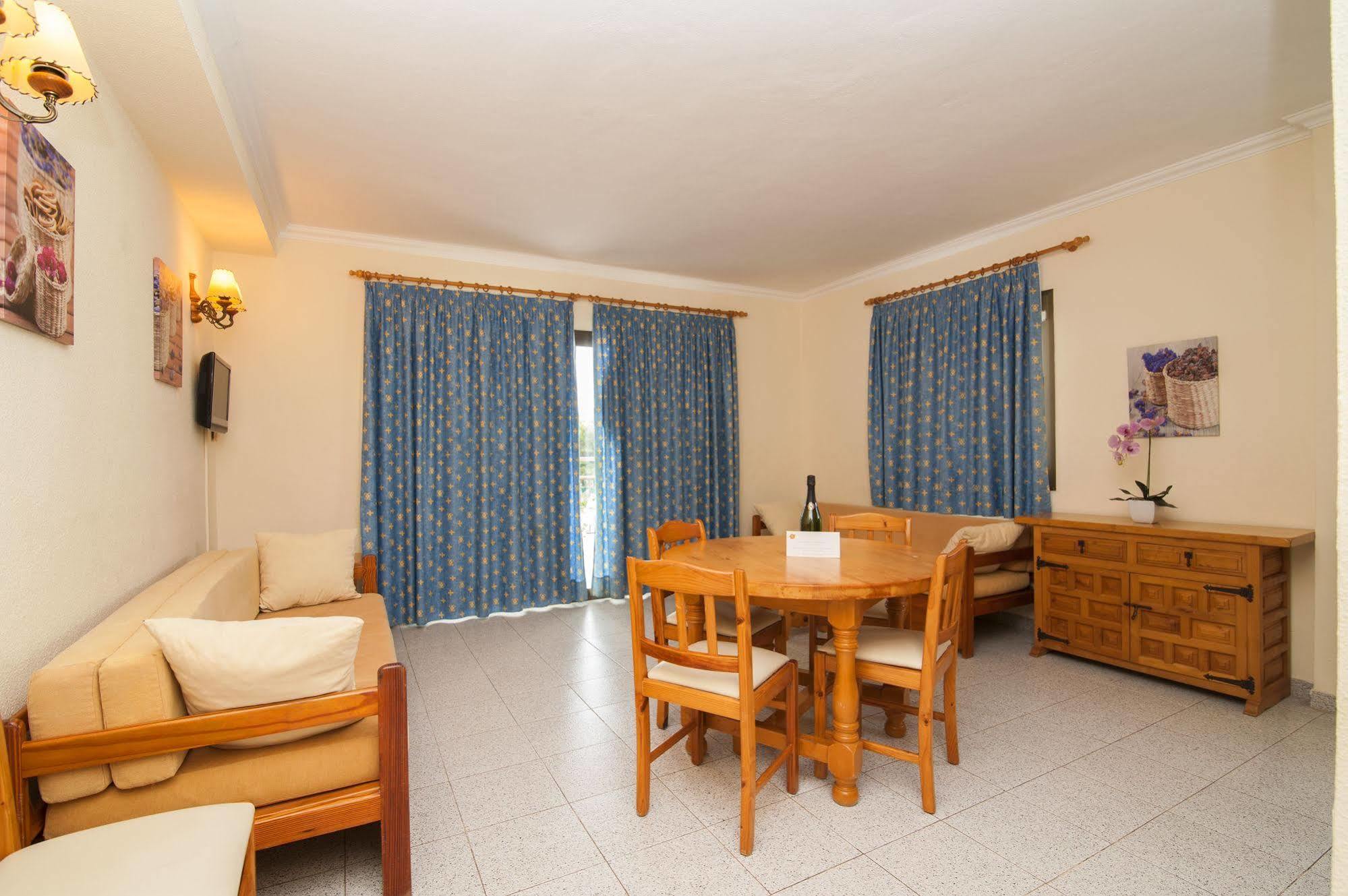 Casa Luis Apartments Santa Eularia des Riu Exteriör bild