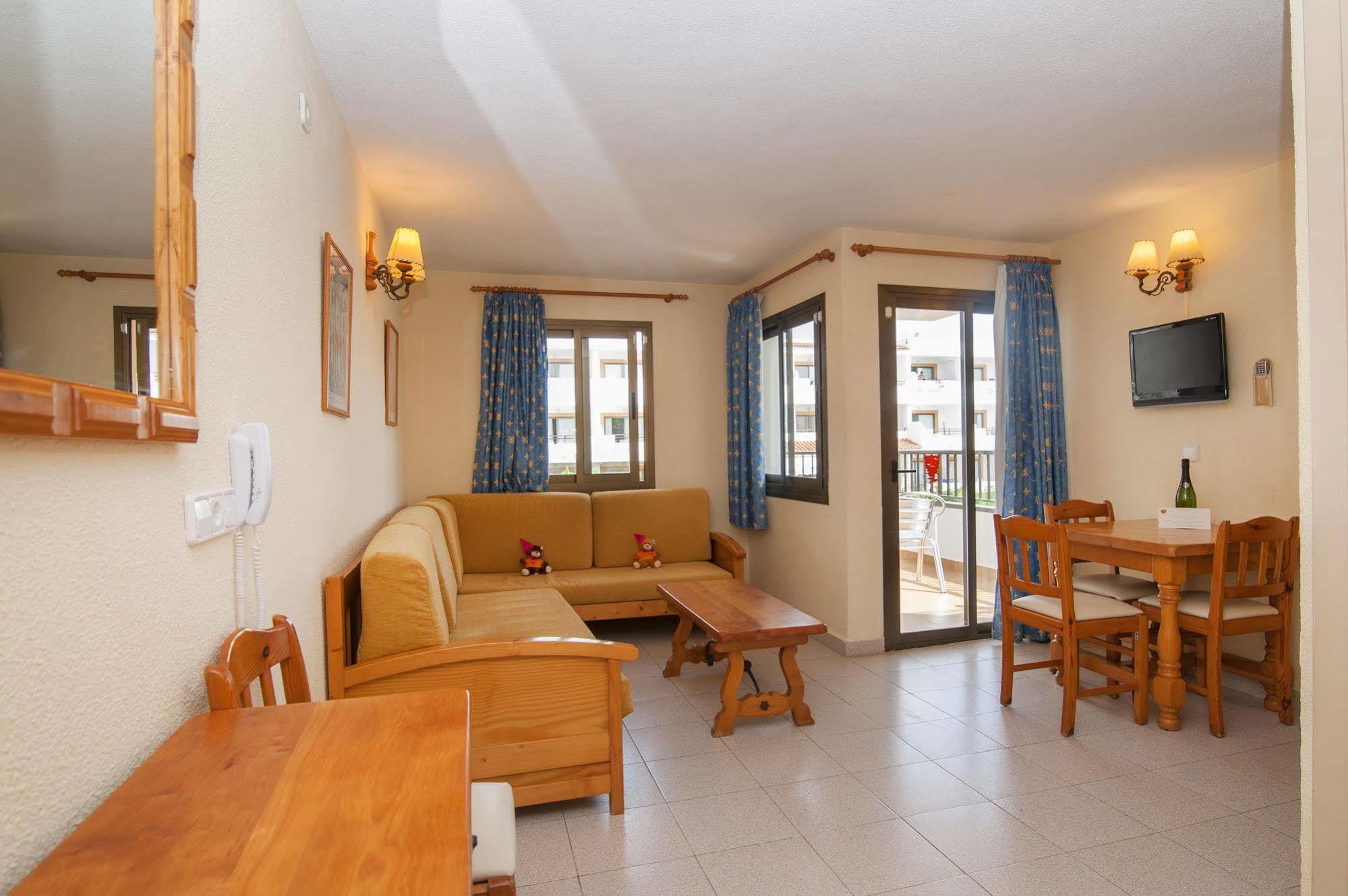 Casa Luis Apartments Santa Eularia des Riu Exteriör bild